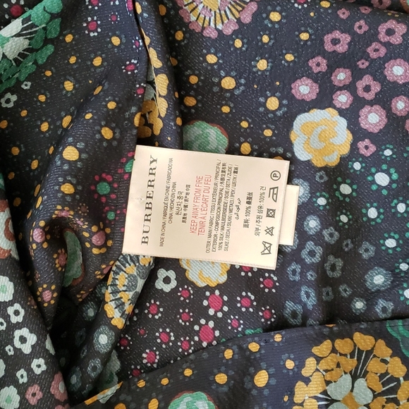 BURBERRY 100% SILK FLORAL DRESS - Picture 11 of 11
